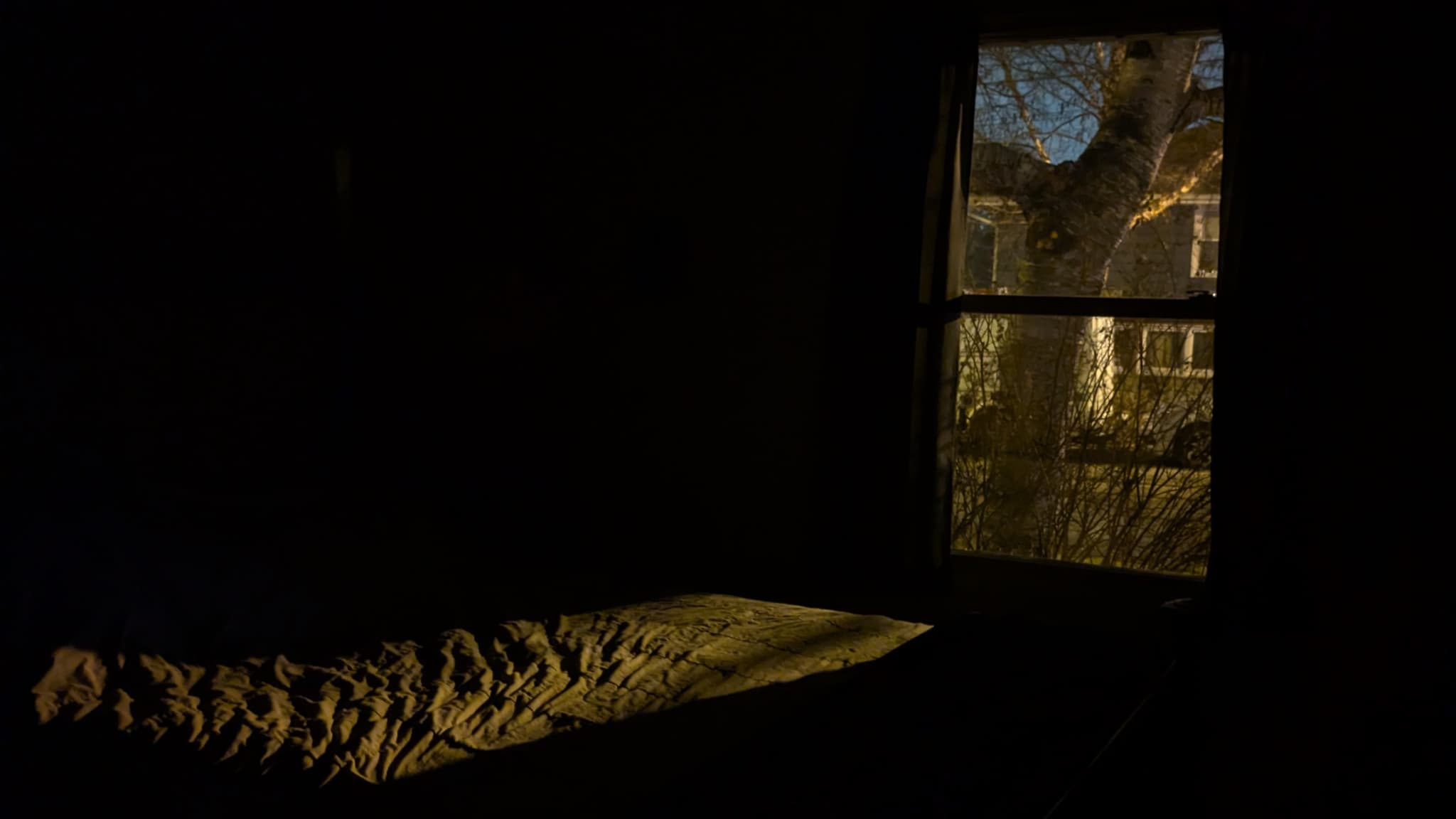 Dark Window, Desktop